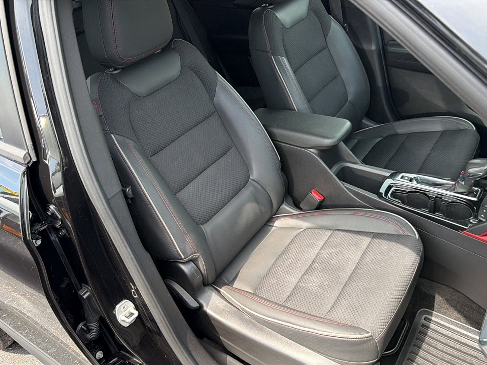 Used 2021 Chevrolet TrailBlazer RS w/ Sun and Liftgate Package FWD image 11