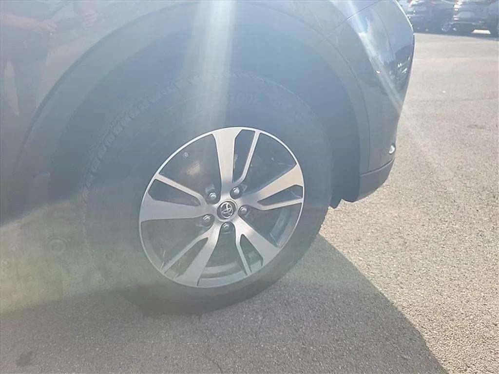 Used 2018 Toyota RAV4 XLE w/ Plus Extra Value Package AWD/4WD image 29
