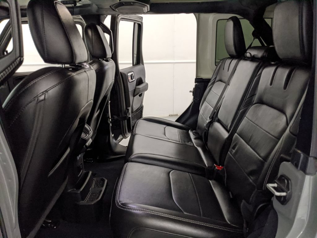 Used 2022 Jeep Wrangler Unlimited Sahara AWD/4WD image 16