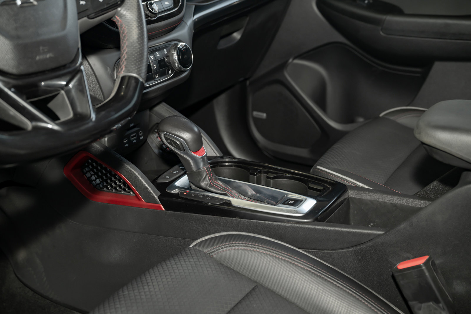 Used 2021 Chevrolet TrailBlazer RS w/ Sun and Liftgate Package image 38