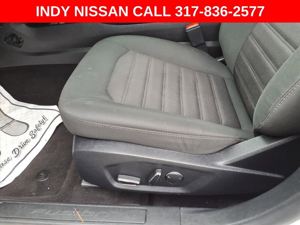 Used 2020 Ford Fusion SE image 9