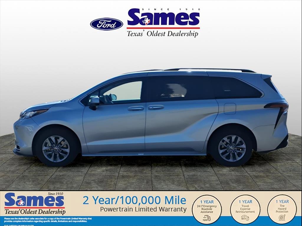 Used 2023 Toyota Sienna XLE image 4