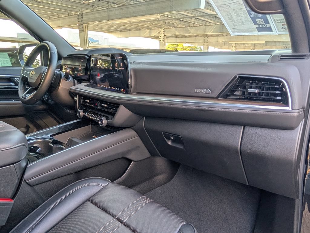 Used 2025 Chevrolet Tahoe High Country AWD/4WD image 28