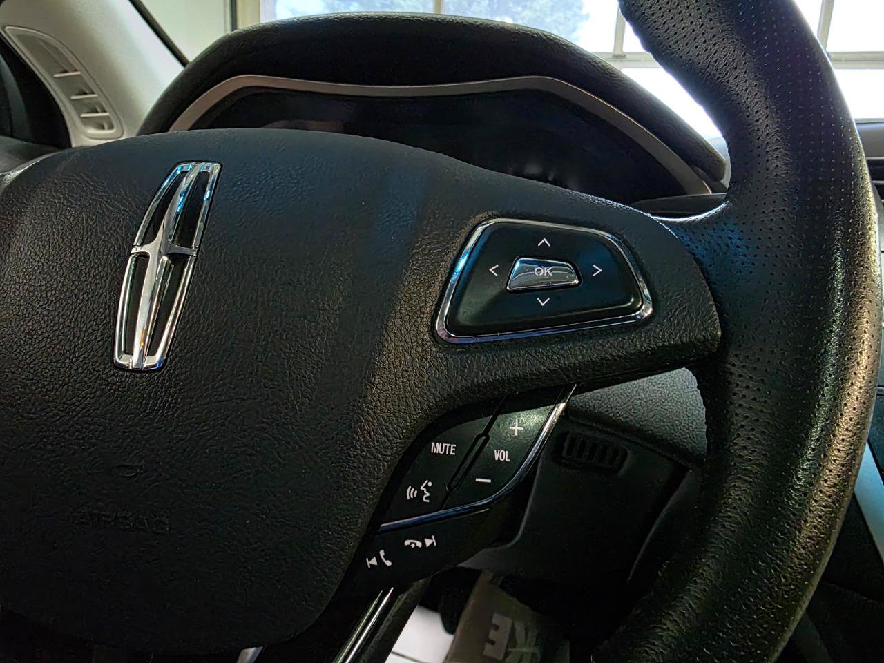 Used 2013 Lincoln MKZ FWD image 31