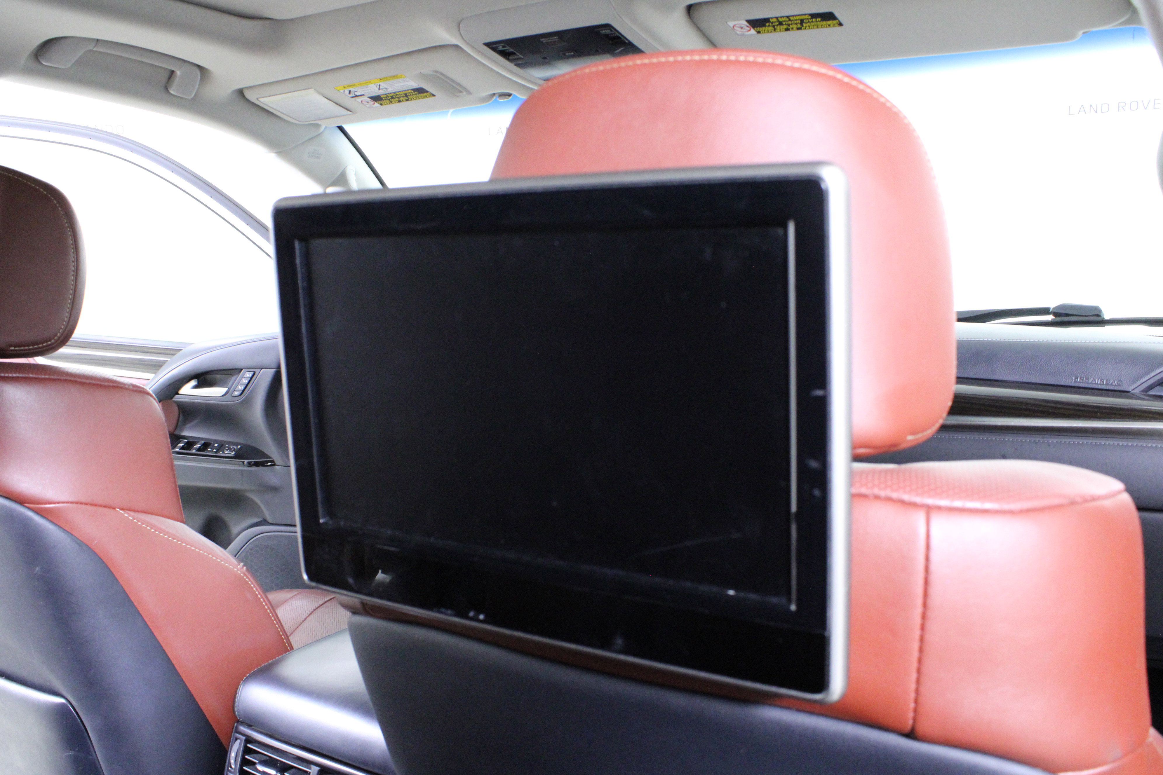 Used 2017 Lexus LX 570 4WD w/ Luxury Package image 15