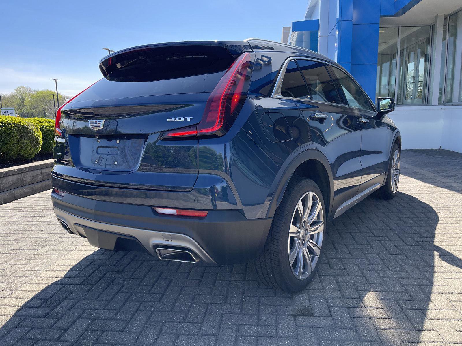 Used 2019 Cadillac XT4 Premium Luxury w/ Enhanced Visibility Package AWD/4WD image 5