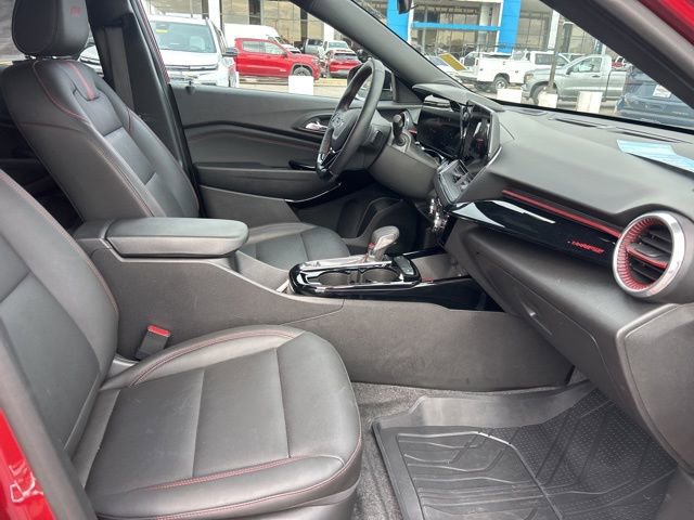 Certified 2025 Chevrolet Trax RS image 30