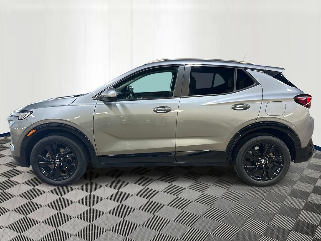 Used 2024 Buick Encore GX Sport Touring FWD image 2