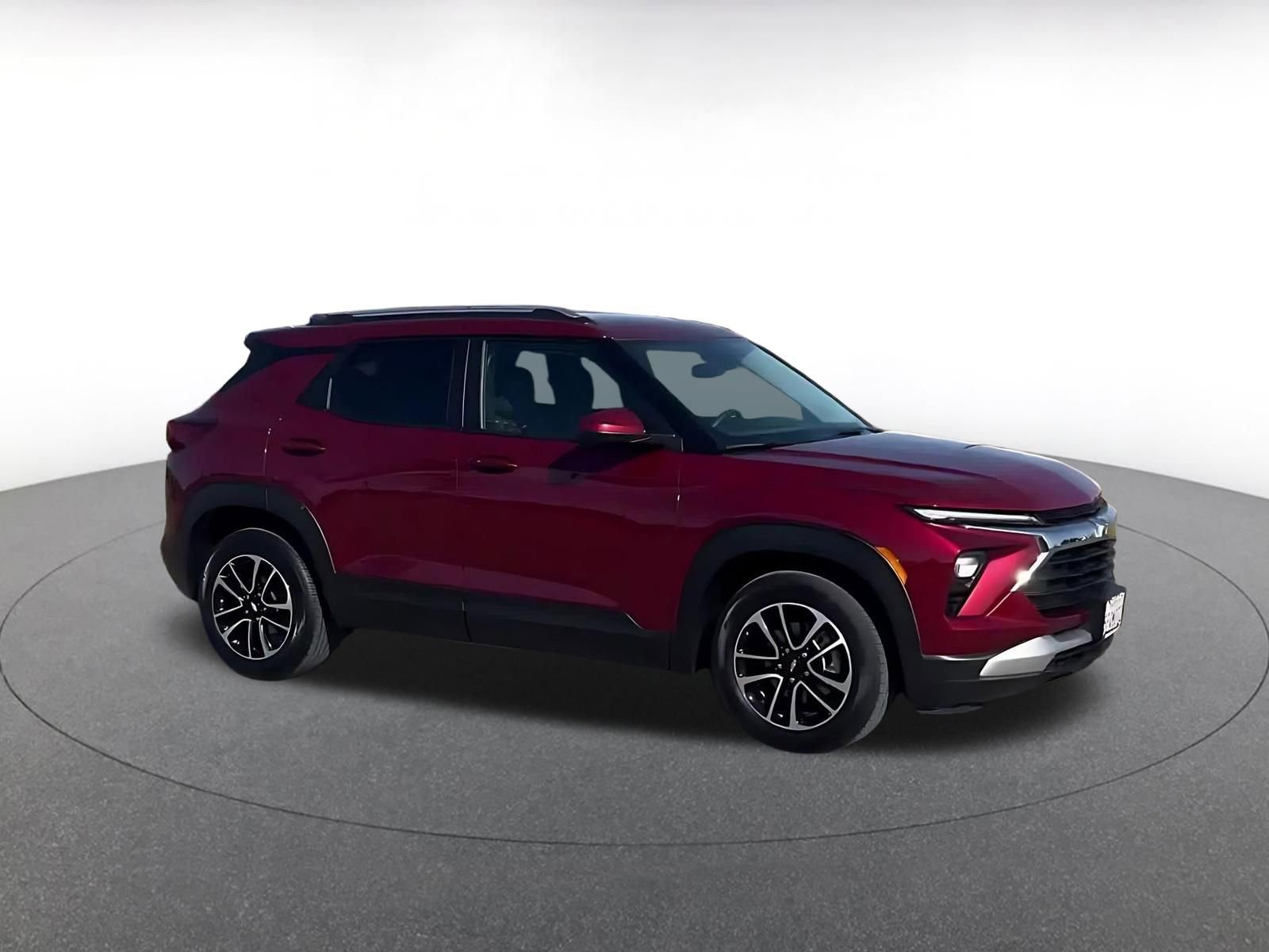 Used 2025 Chevrolet TrailBlazer LT image 2