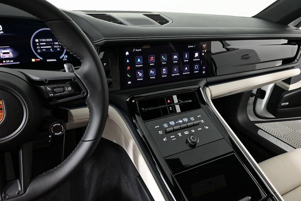 Used 2025 Porsche Panamera image 13