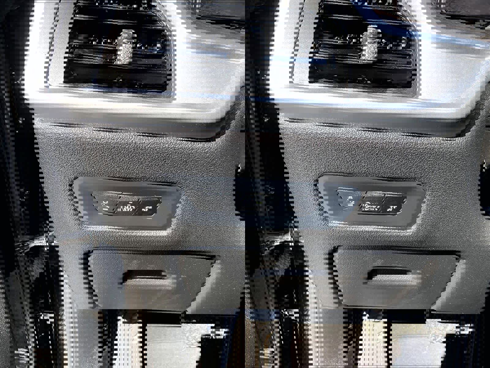 Used 2025 BMW X5 xDrive50e image 28