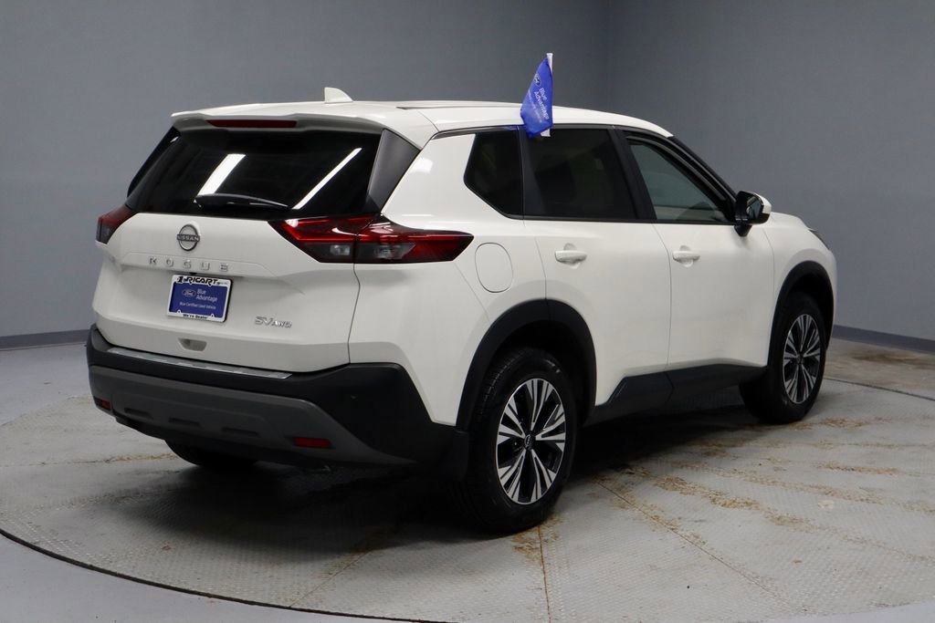 Used 2023 Nissan Rogue SV image 11