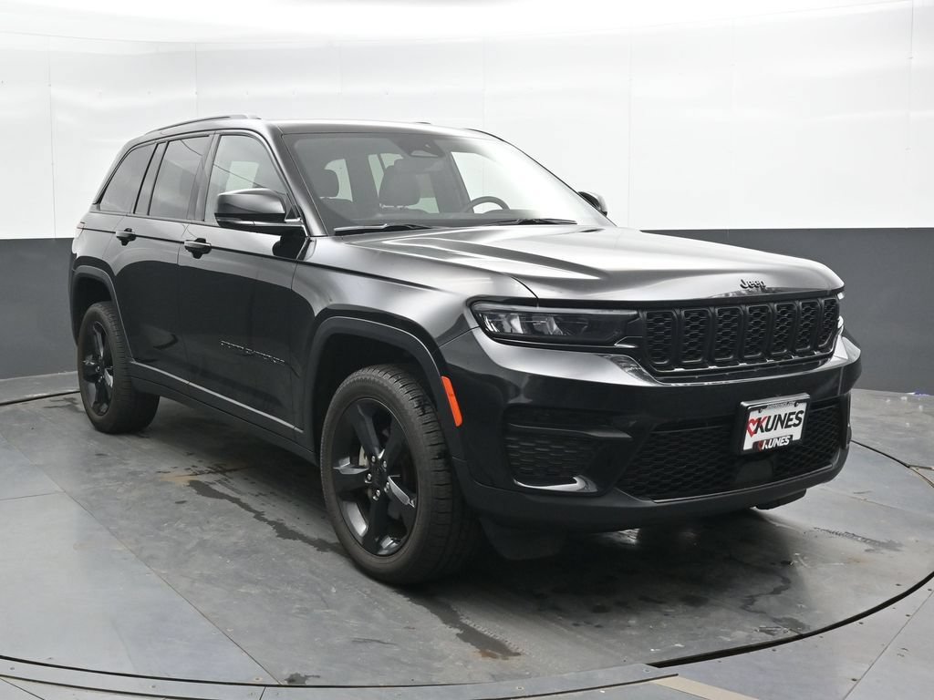 Used 2023 Jeep Grand Cherokee Altitude AWD/4WD image 5