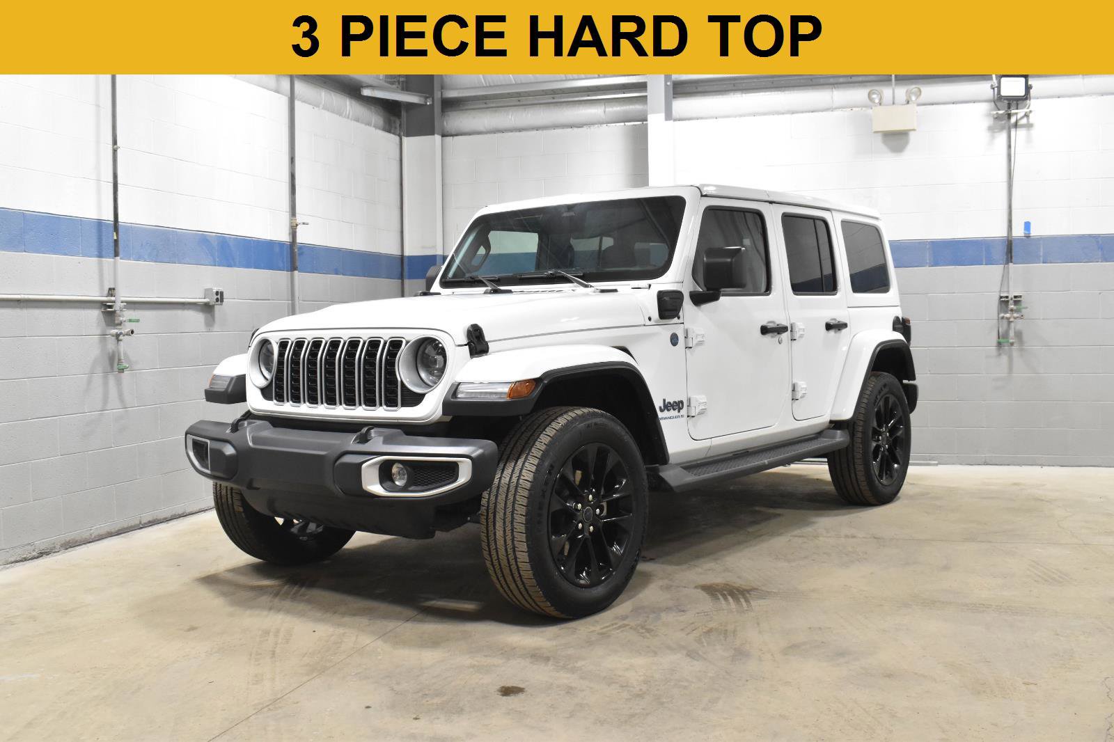 Used 2025 Jeep Wrangler Sahara image 3