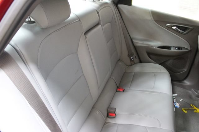 Used 2017 Chevrolet Malibu LT w/ True North Edition FWD image 9