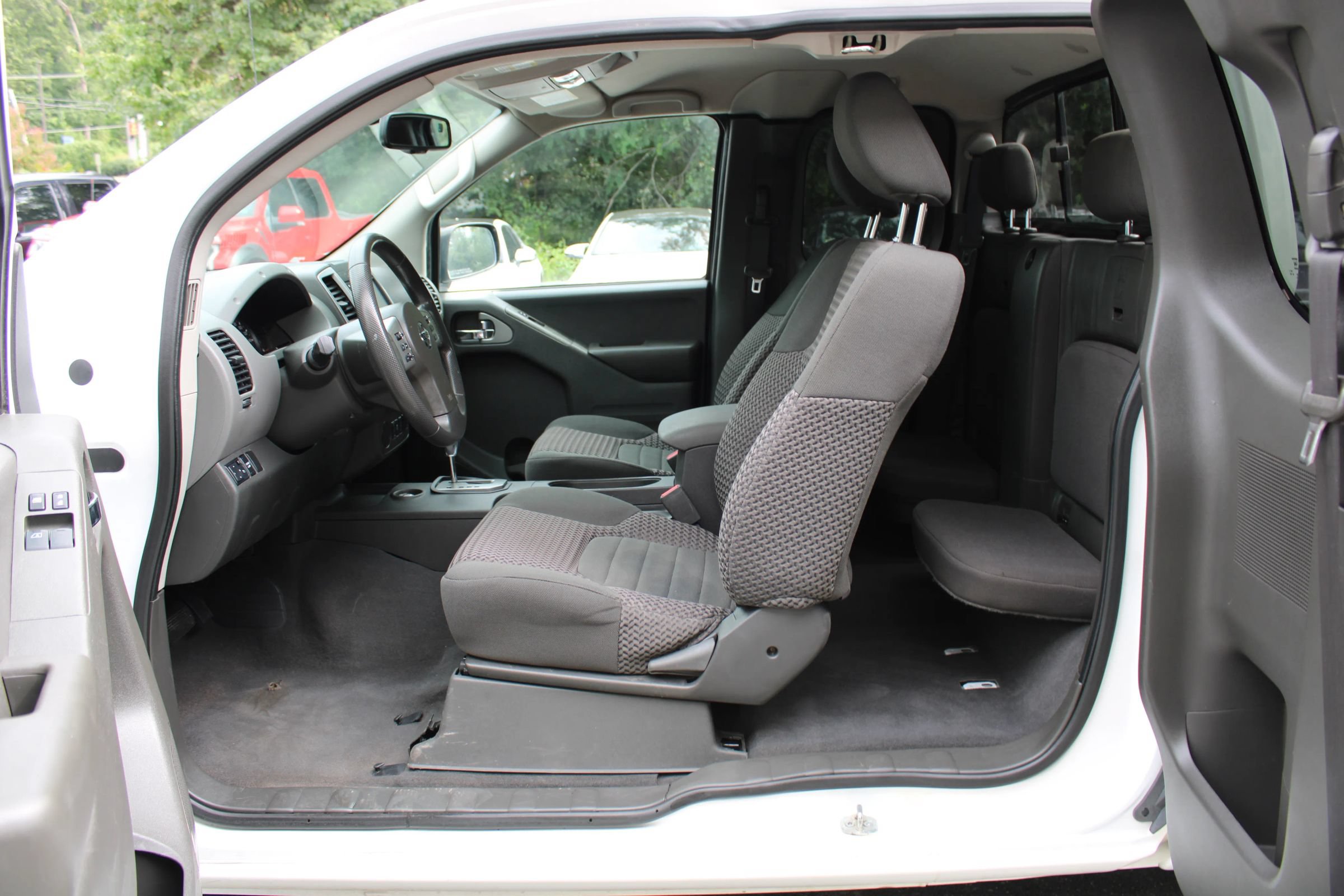 Used 2021 Nissan Frontier SV RWD image 19