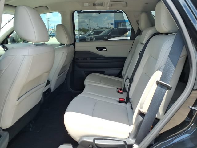 Used 2023 Nissan Pathfinder SL w/ Black Appearance Package FWD image 19