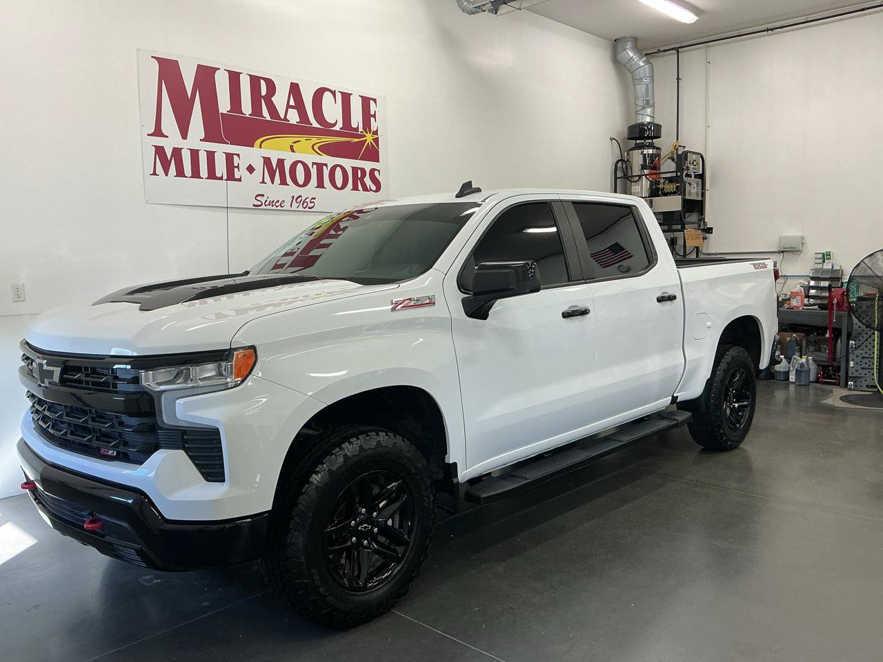 Used 2024 Chevrolet Silverado 1500 LT Trail Boss w/ Protection Package AWD/4WD image 3