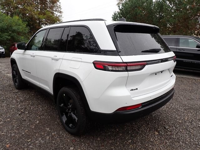 New 2025 Jeep Grand Cherokee Limited w/ Black Appearance Package AWD/4WD image 3