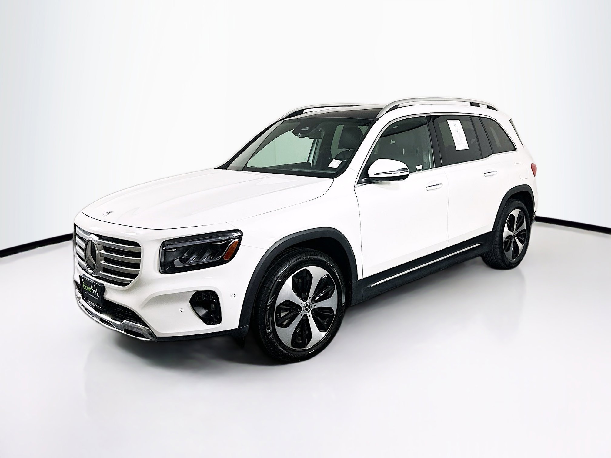 Used 2025 Mercedes-Benz GLB 250 4MATIC image 3