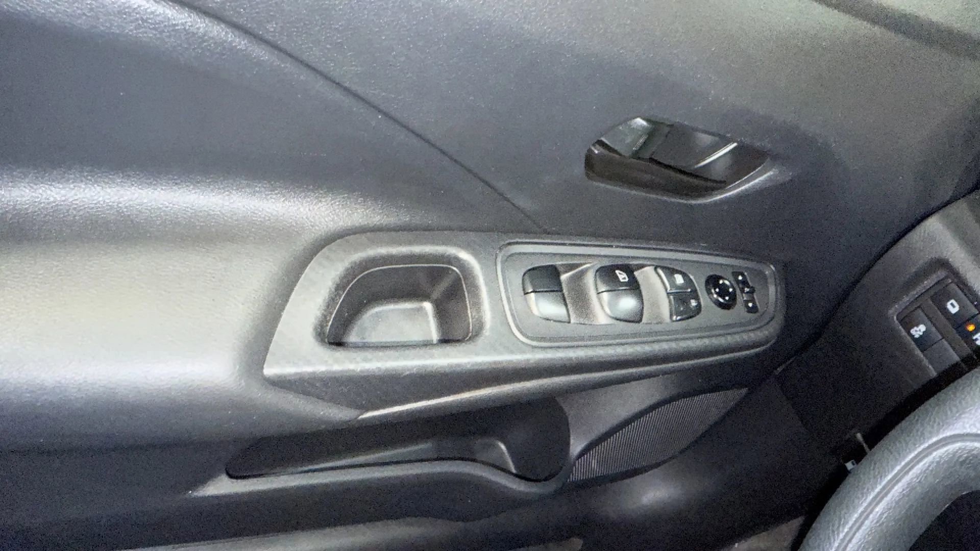 Used 2023 Nissan Versa S image 20