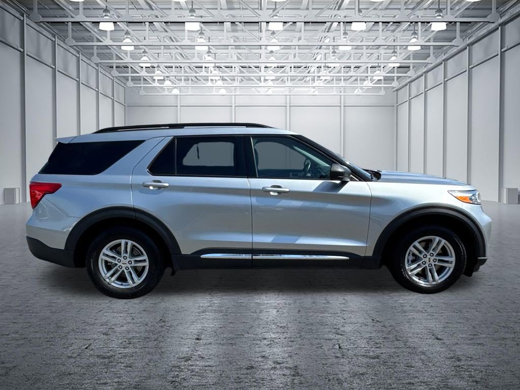 Used 2024 Ford Explorer XLT w/ Equipment Group 202A RWD image 8