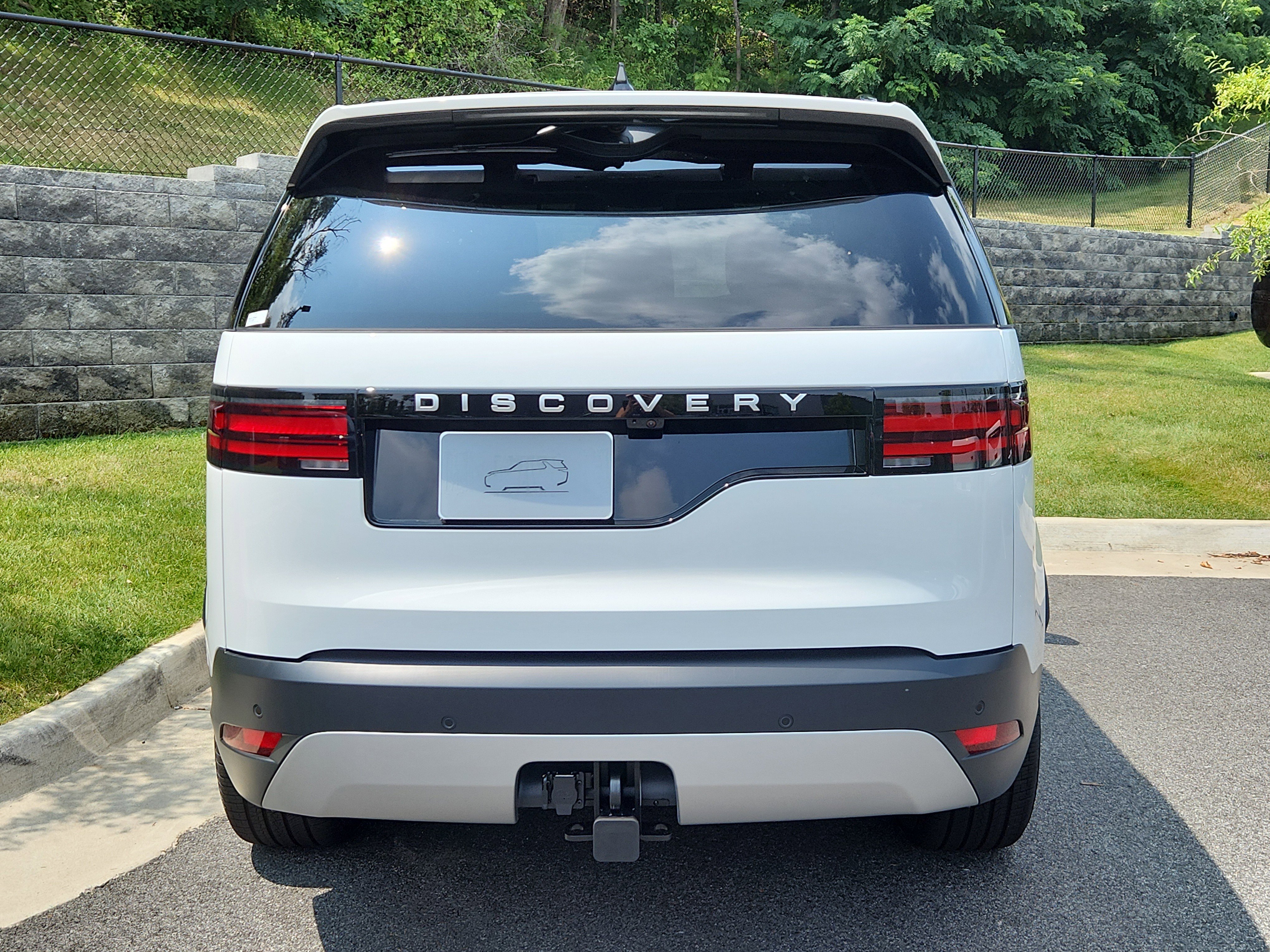 New 2025 Land Rover Discovery S image 7
