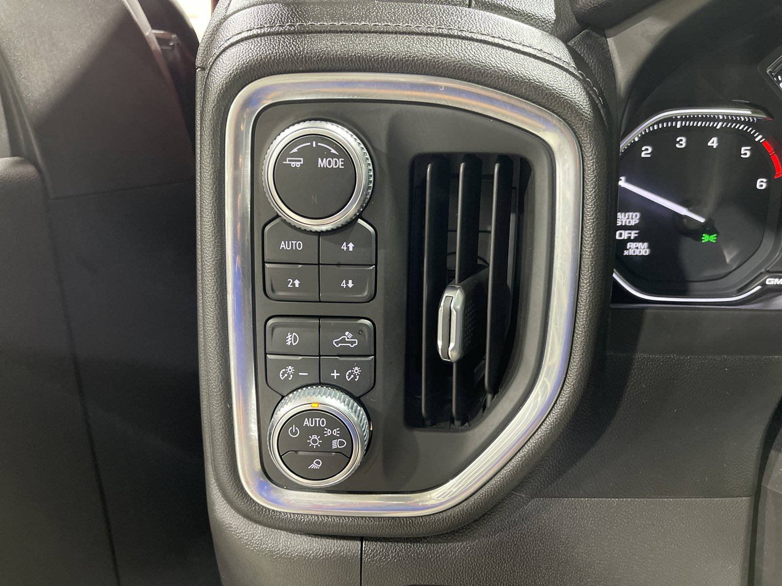 Used 2021 GMC Sierra 1500 SLT w/ SLT Premium Package AWD/4WD image 31