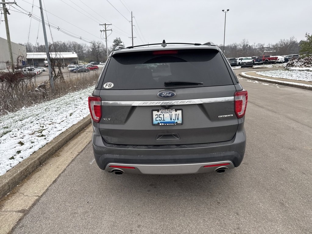 Used 2016 Ford Explorer XLT w/ Equipment Group 202A image 6