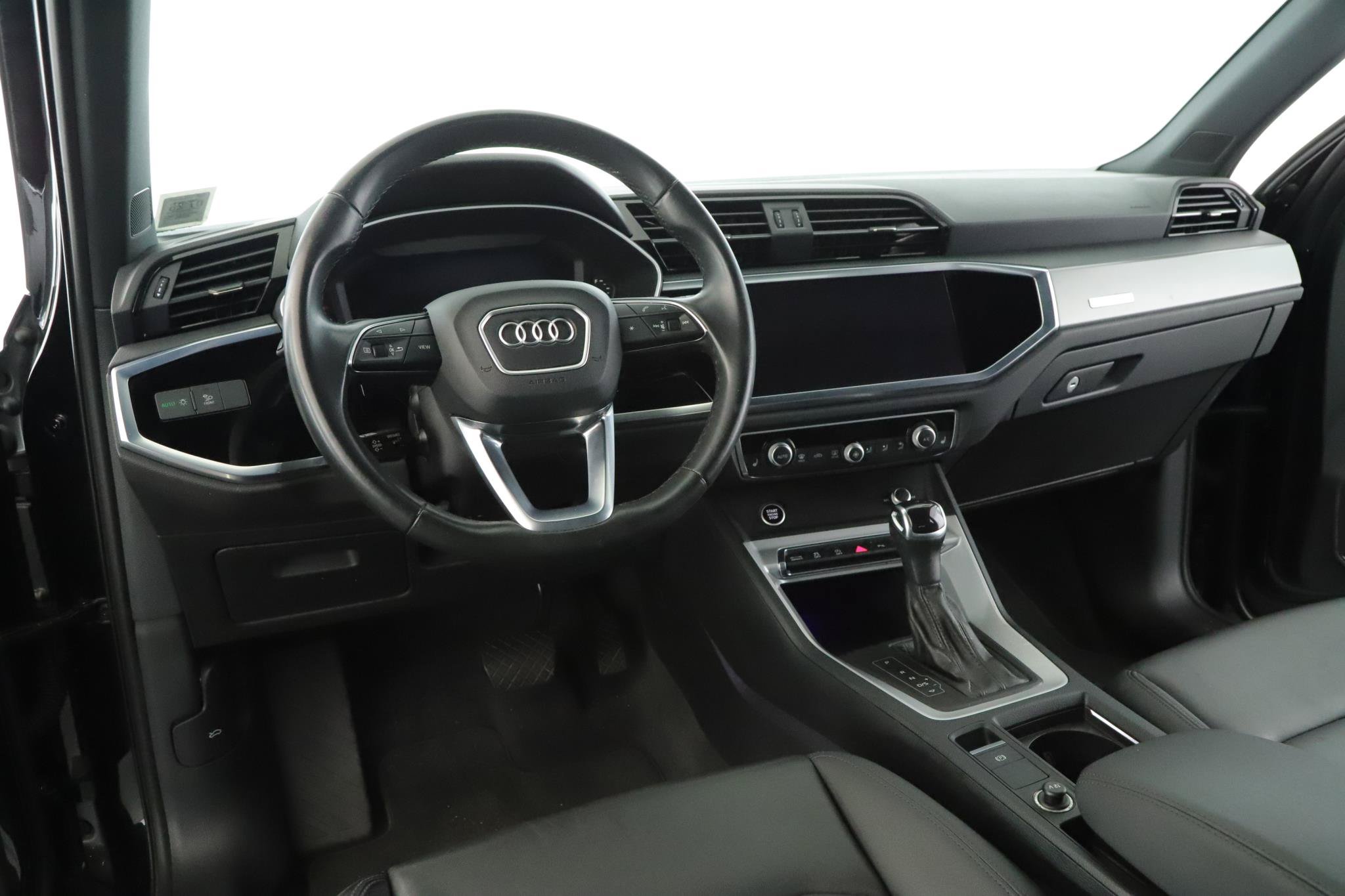 Used 2022 Audi Q3 2.0T Premium Plus w/ Premium Plus Package AWD/4WD image 2