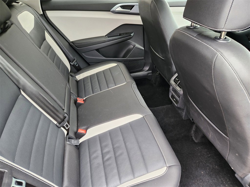 Used 2025 Volkswagen Taos SEL image 22