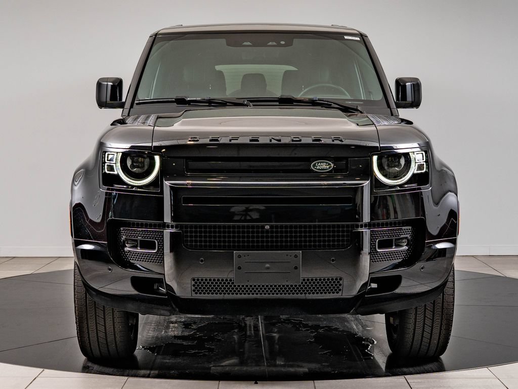 Used 2025 Land Rover Defender 130 V8 AWD/4WD image 2