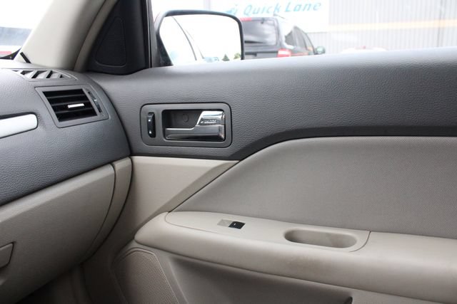 Used 2010 Ford Fusion SE FWD image 19