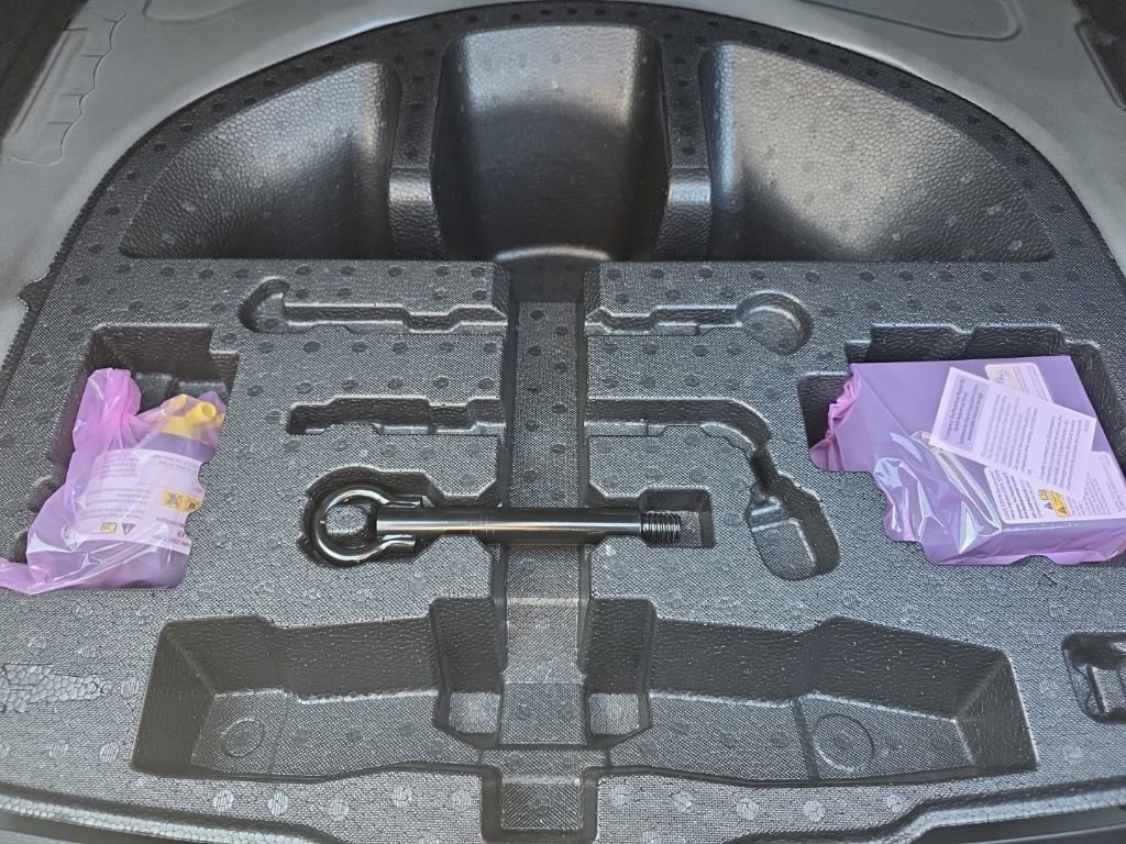 Used 2026 Toyota Corolla SE w/ SE Premium Package image 15