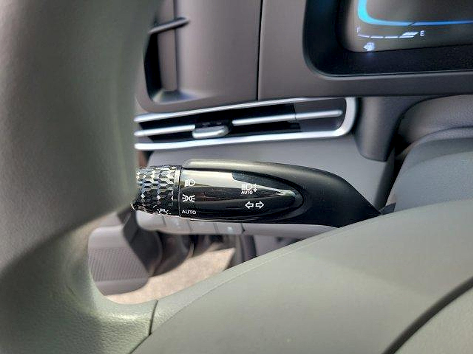 Used 2026 Hyundai Elantra SE FWD image 28