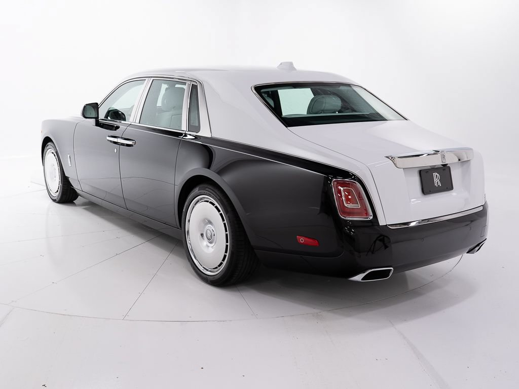 Certified 2026 Rolls-Royce Phantom Sedan w/ Leather Finishing Pack RWD image 3