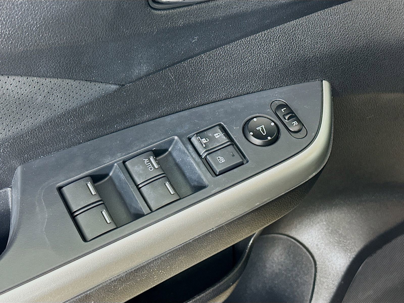Used 2016 Honda CR-V EX-L image 17