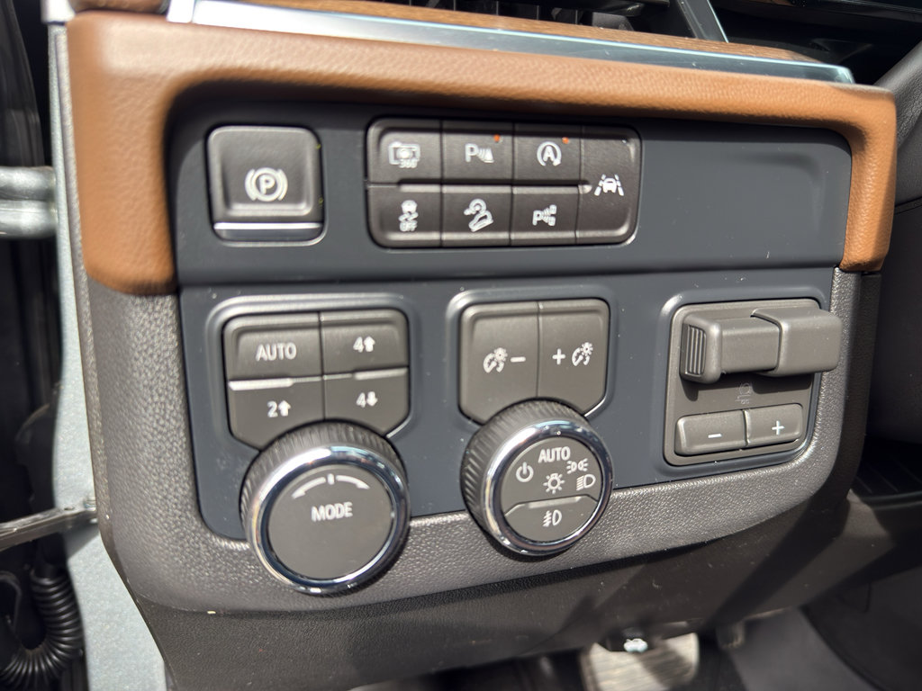 Used 2026 Chevrolet Suburban High Country w/ Sun And Tow Package image 19