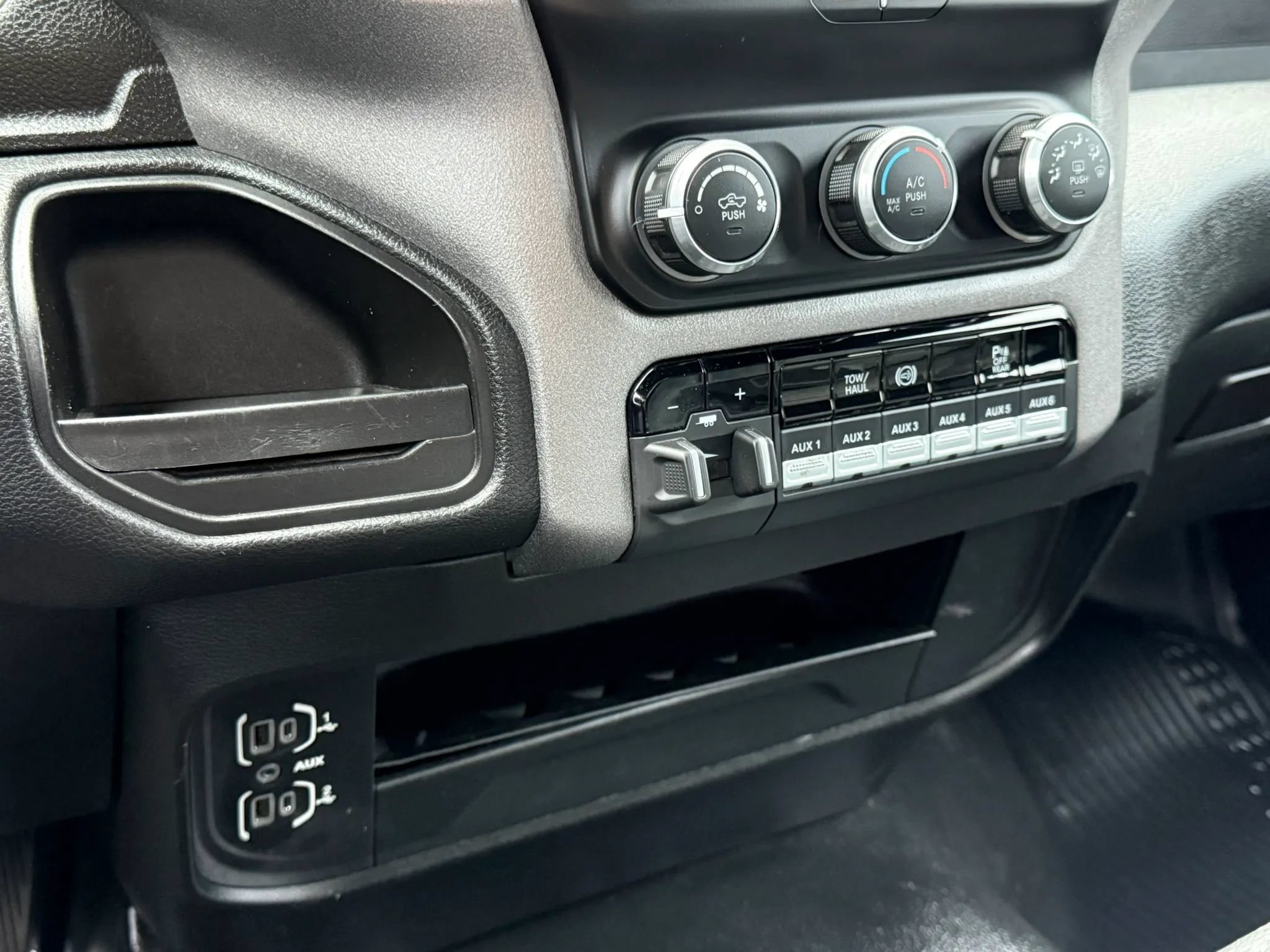 Used 2021 RAM 3500 Tradesman w/ Chrome Appearance Group RWD image 17