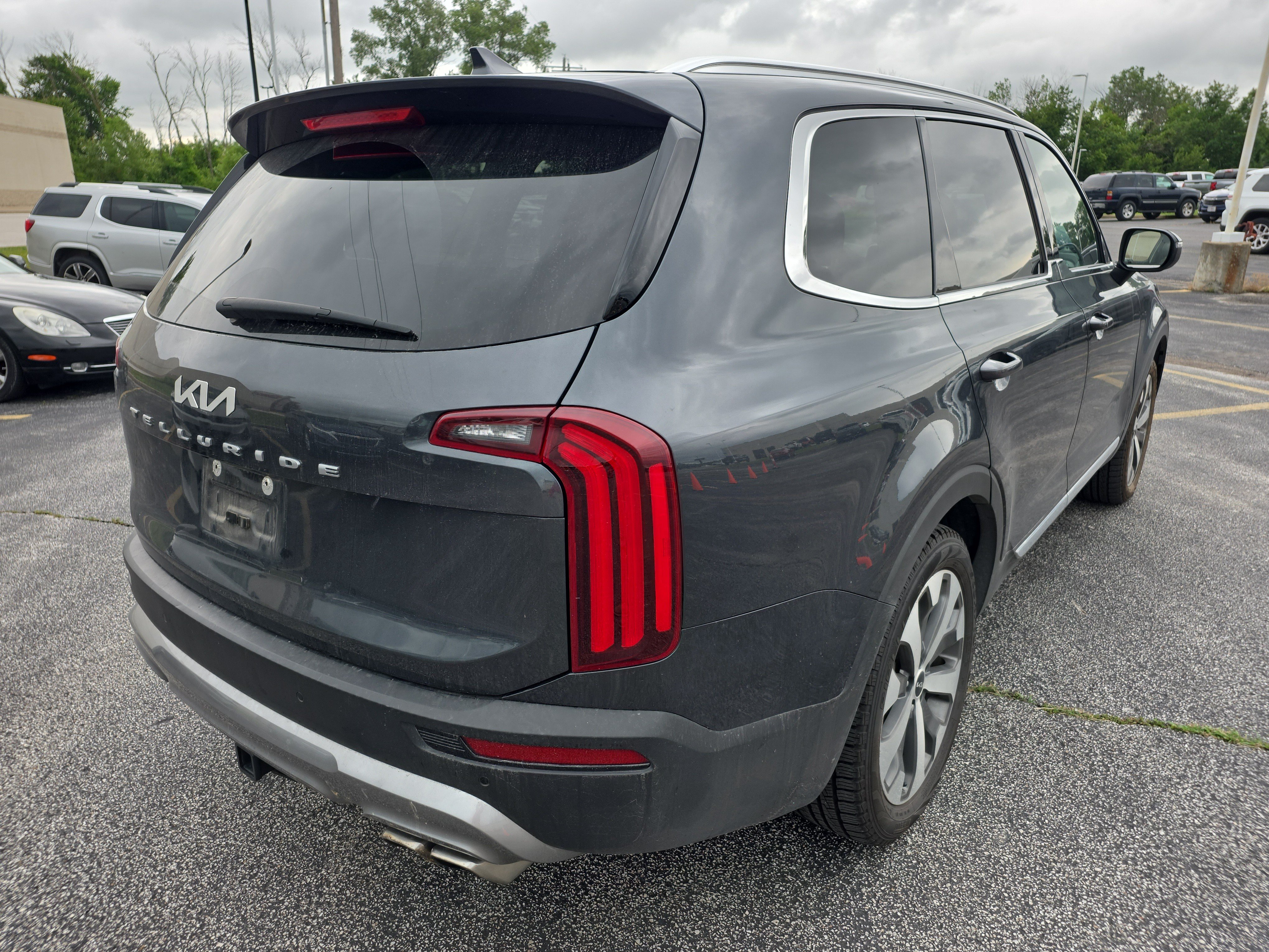 Used 2022 Kia Telluride EX w/ EX Premium Package FWD image 4