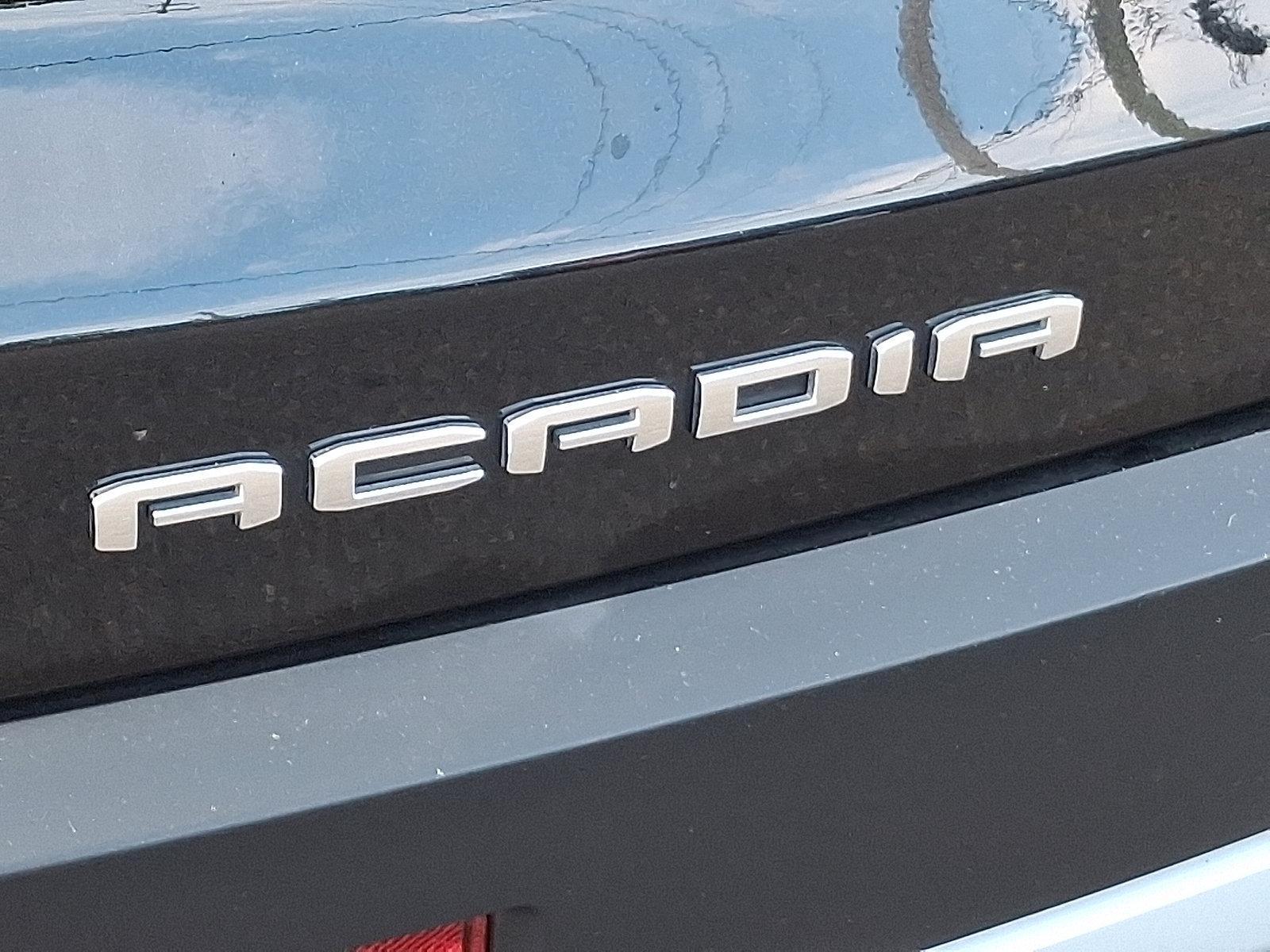 Used 2023 GMC Acadia SLE image 30