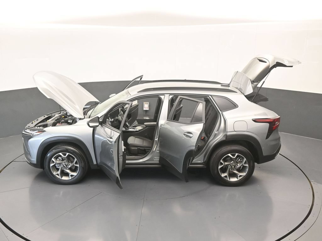 Used 2025 Chevrolet Trax LT w/ Driver Confidence Package FWD image 60