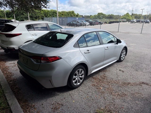 Used 2023 Toyota Corolla LE FWD image 3