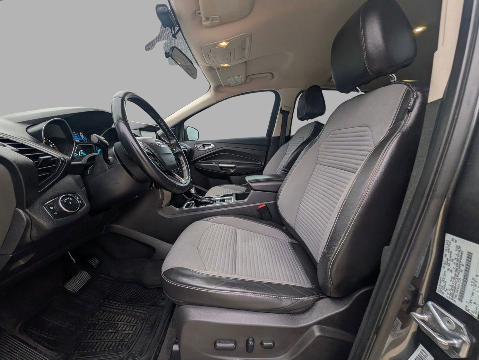 Used 2017 Ford Escape SE w/ Equipment Group 201A FWD image 19