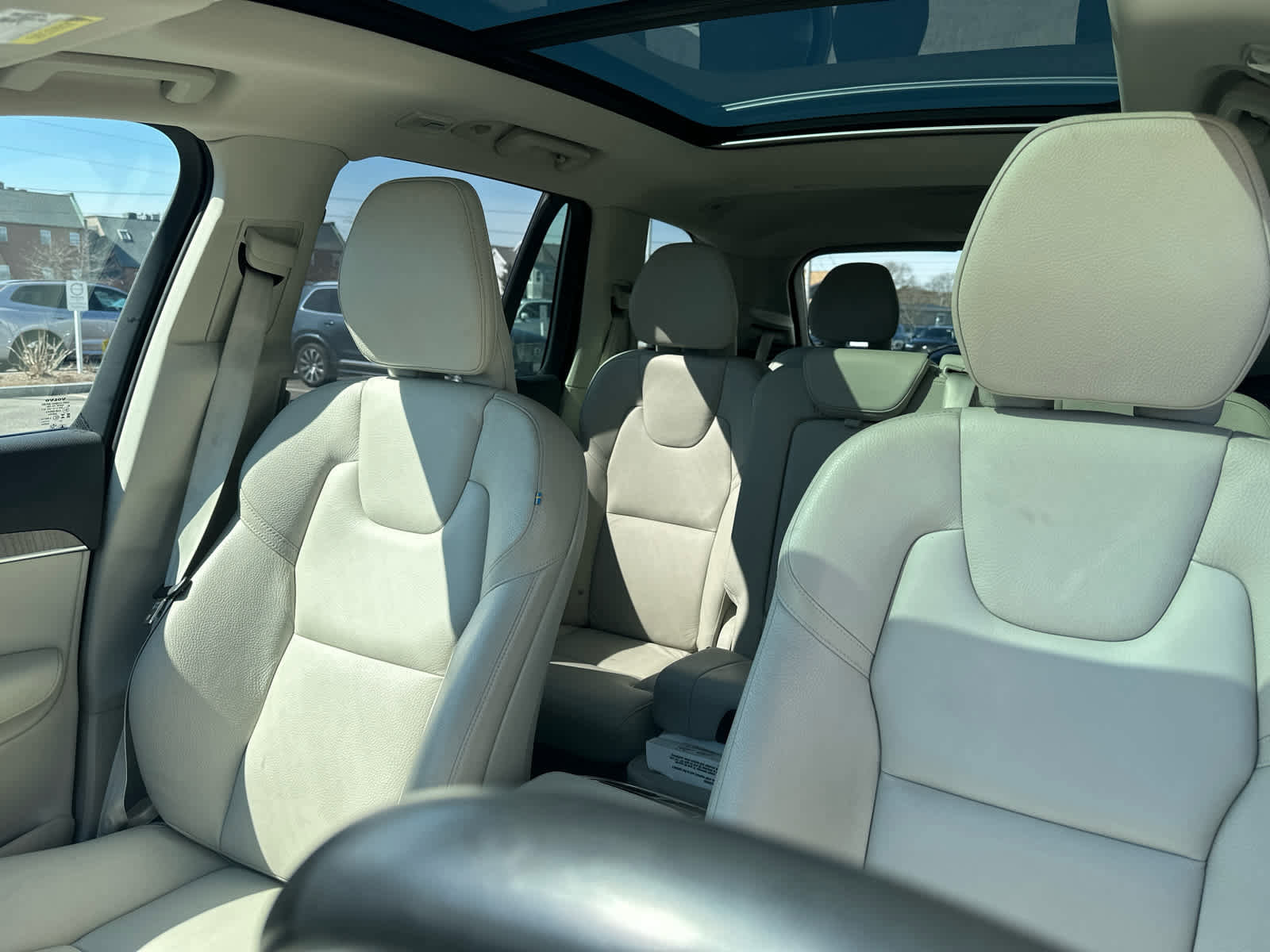 Used 2023 Volvo XC90 B6 Plus image 13