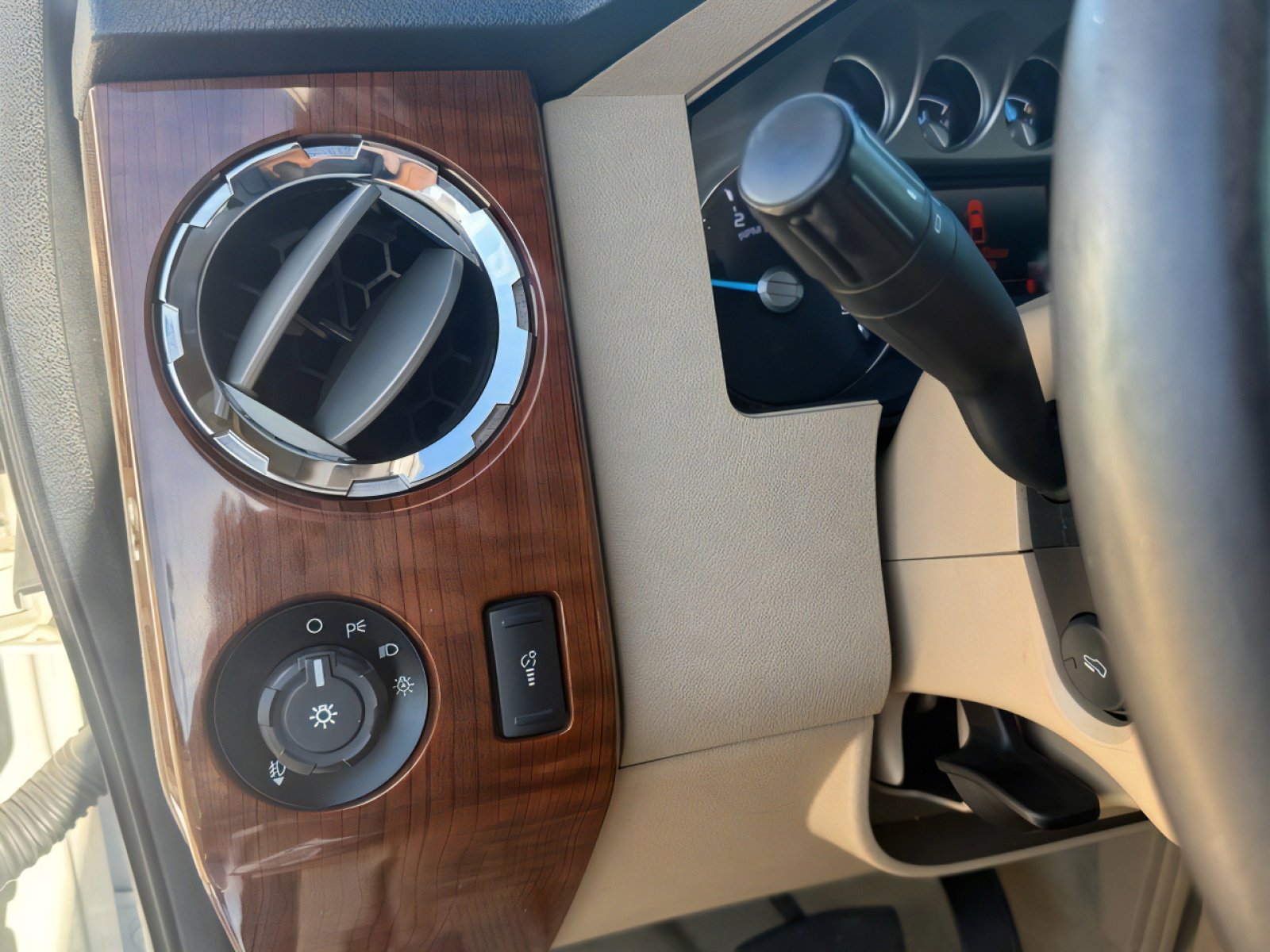 Used 2016 Ford F350 King Ranch w/ FX4 Off-Road Package AWD/4WD image 14