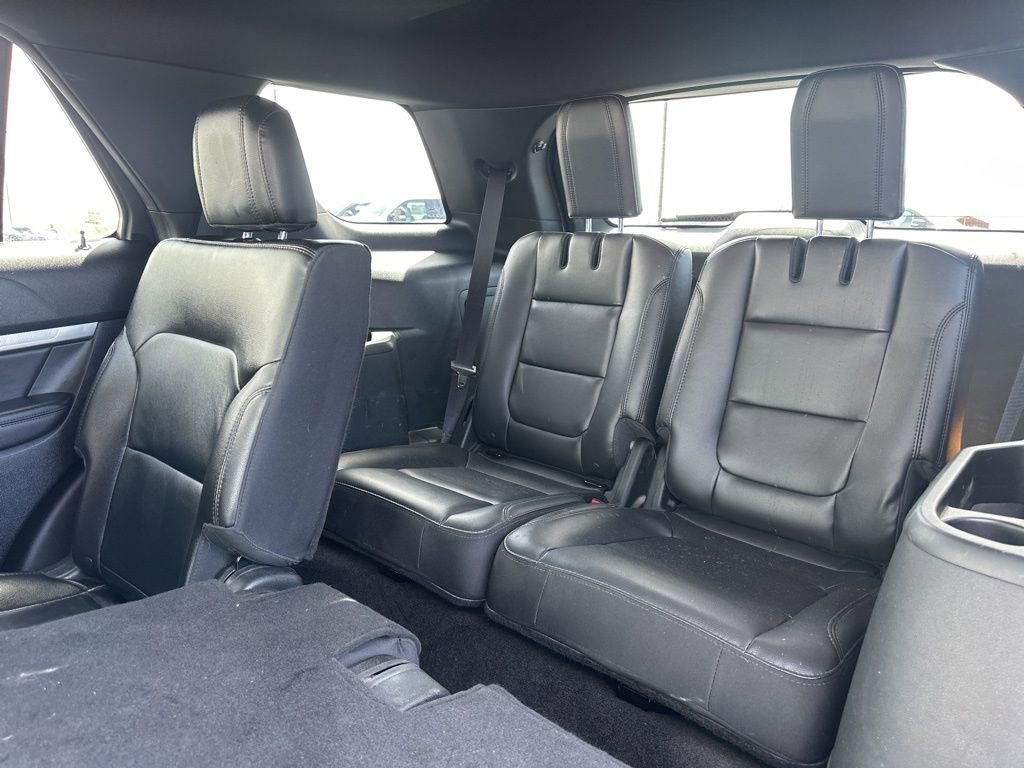 Used 2018 Ford Explorer XLT w/ Equipment Group 202A AWD/4WD image 26