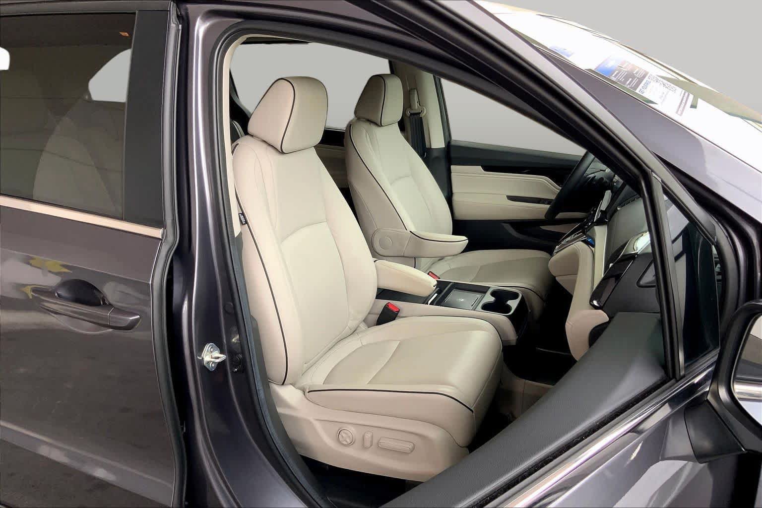 Used 2025 Honda Odyssey Touring image 9
