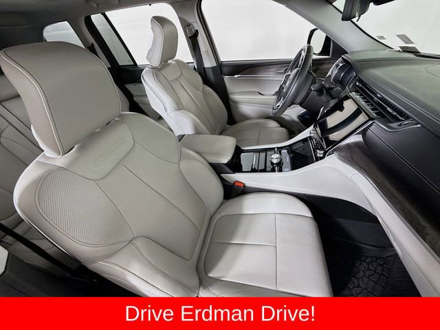 Used 2023 Jeep Grand Cherokee Overland w/ Adv Protech Group III AWD/4WD image 24