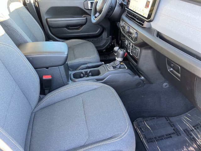 Used 2025 Jeep Gladiator Mojave AWD/4WD image 23